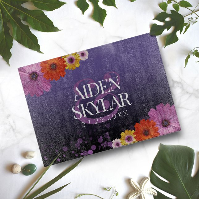 Elegant Daisies mit Lila Glitzer Newlyweds Schneidebrett (Von Creator hochgeladen)