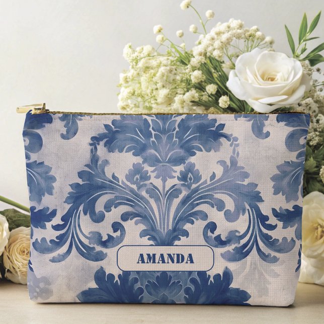 Elegant Damask Blue toile de jouy monogram Zubehörtasche (Von Creator hochgeladen)