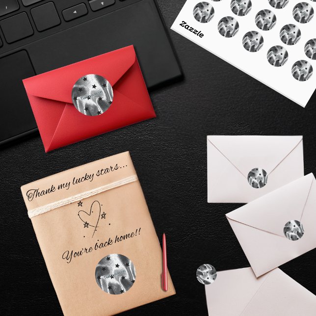 Elegant "Danke an meine Glückssterne" Silberschwar Runder Aufkleber (Elegant "Thank my lucky stars" black star pattern on silver luxurious fabric-looking stickers)