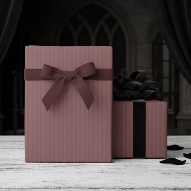 Elegant Dark Mauve Pinstripes Geschenkpapier (Gothic Dark Mauve Wrapping Paper for Her. Elegant Simple Hallowedding Gift Wrap in Gothic Pink)