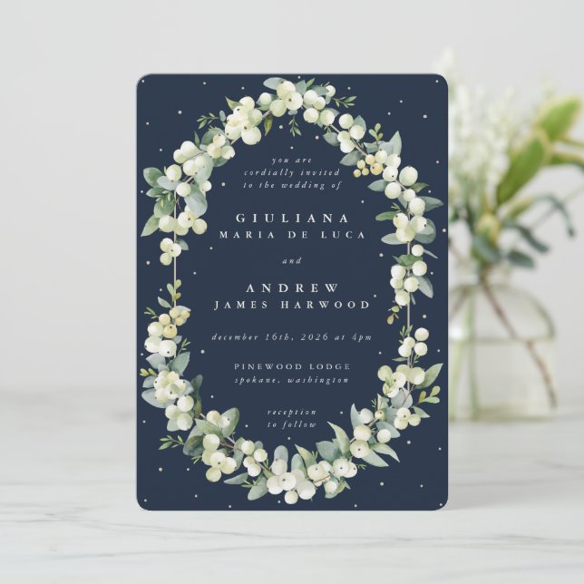 Elegant Dark Navy Snowberry+Eucalyptus Wedding Einladung (Stehend Vorderseite)