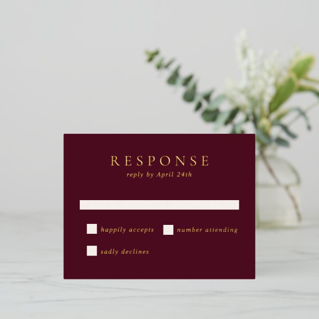 Elegant Deep Burgundy Foil Wedding RSVP Card Folie Einladungspostkarte (Stehend vorne)