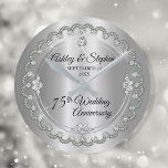 Elegant Diamond Jubilee 75. Hochzeitstag Runde Wanduhr<br><div class="desc">Opulente Eleganz umrahmt dieses 75-jährige Hochzeitsstipendesign in einem einzigartigen geschmolzenen Diamantendesign mit zentrischem Teardrop-Diamant mit Imitaten, die auf einem silberfarbenen Farbverlauf Glitzern hinzufügen. Originelles Design von Holiday Hearts Designs (Rechte vorbehalten). Bitte beachten Sie, dass alle Verzierungen bedruckt sind und nur so gedruckt werden, dass sie möglichst real in einem flachen,...</div>