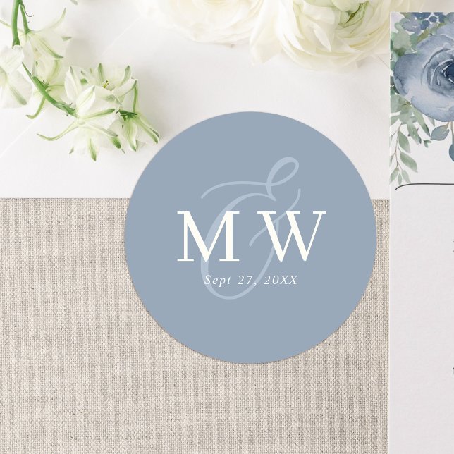 Elegant Dusty Blue Ampersand Monogram Wedding Runder Aufkleber (Von Creator hochgeladen)