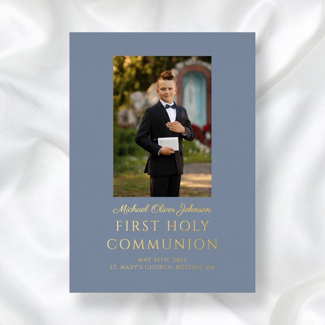 Elegant Dusty Blue Boy Foto Erstkommunion Gold Folieneinladung (Elegant Dusty Blue Boy Photo First Communion Gold Foil Invitation)
