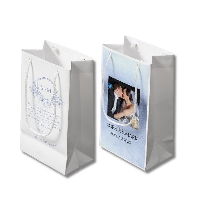 Elegant Dusty Blue Floral Monogram Crest Wedding Kleine Geschenktüte (Von Creator hochgeladen)