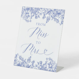 Elegant Dusty Blue Floral Von Miss bis Mrs. Sign Sockelschild