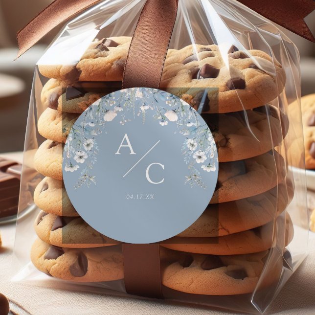 Elegant Dusty Blue Flowers Blumenhochzeit Runder Aufkleber (Von Creator hochgeladen)