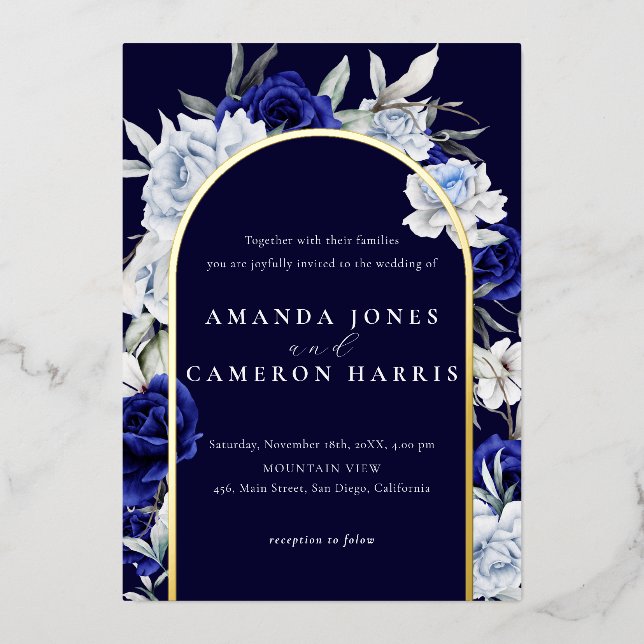 Elegant Dusty Blue Navy Floral Wedding Arch Gold Folieneinladung (Vorderseite)
