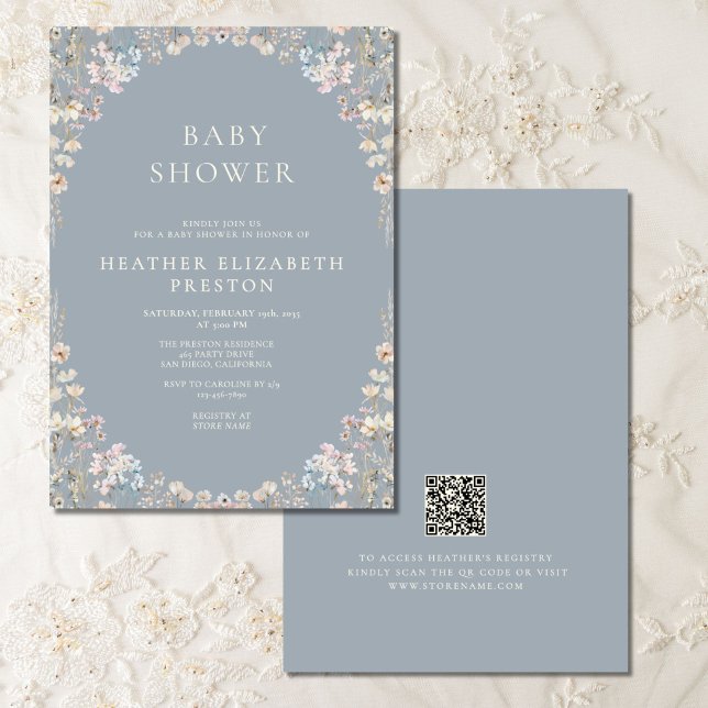 Elegant Dusty Blue QR Code Wildflower Baby Shower  Einladung (Von Creator hochgeladen)
