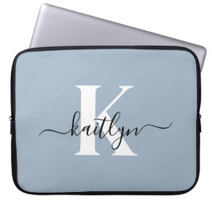 Elegant Dusty Blue Script Monogram Laptopschutzhülle
