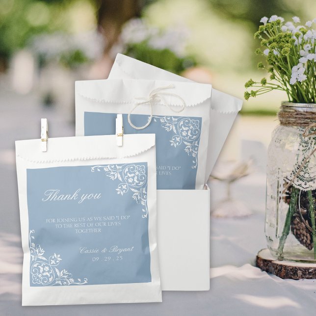 Elegant Dusty Blue und White Wedding Vielen Dank Geschenktütchen (elegant dusty blue and white wedding favor bags for bridal party or thank you gifts for guests)