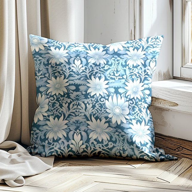 Elegant Dusty Blue Vintage Blume Kissen (Dusty blue and white vintage flowers decorator pillow)
