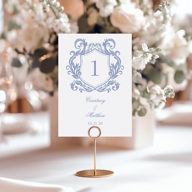 Elegant Dusty Blue Wappen Wedding Tischnummer (Von Creator hochgeladen)