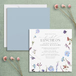 Elegant Dusty Blue Wildblume Bridesmaid Luncheon Einladung<br><div class="desc">Unsere bestverkaufte Zazzle Brautparty Suite got nur ein schönes Upgrade! Ankündigung unserer neuen Elegant Dusty Blue Wildblume Bridesmaid Luncheon Einladung, eine kleine, schöne Einladung, um in den Tönen von staubblauen, lila Lavendel und lila. Ein luftiger Aquarellgarten und Wildblume-Design, die den Ton für ein phantastisches Brautparty setzen. Klassische Eleganz mit moderner...</div>