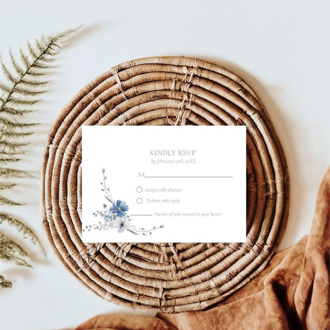 Elegant Dusty BlueFloral Spring Bloom Wedding RSVP Karte (Von Creator hochgeladen)
