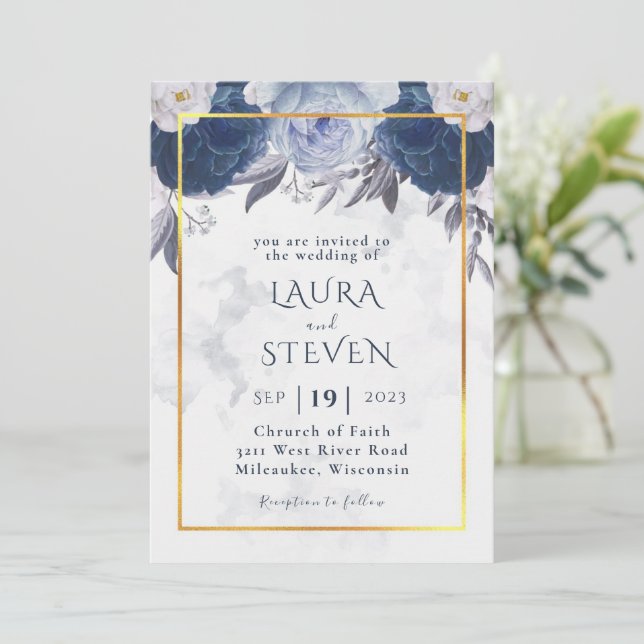 Elegant Dusty Gray Blue Floral Wedding Einladung (Stehend Vorderseite)