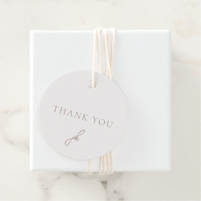 Elegant Earthy Neutral Script Monogram Wedding Geschenkanhänger (Beispiel)
