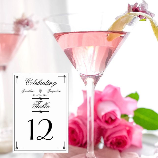 Elegant Einfache Script-Personalisierte Namen Tischnummer (Simple elegant script, personalized names, chic white wedding table numbers.)