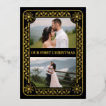 Elegant First Christmas 2 Foto Gold Custom Folien Feiertagskarte<br><div class="desc">Zwei Ihrer Hochzeitsapparate sind von einem eleganten und verzierten Rahmen umgeben.</div>