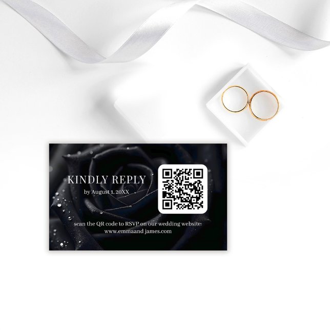 Elegant Floral Midnight Rose QR Code Wedding RSVP Begleitkarte (Von Creator hochgeladen)