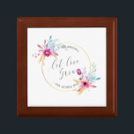 Elegant Floral Mr & Mrs Wedding| Keulenbox Erinnerungskiste<br><div class="desc">Für weitere Anpassungen klicken Sie bitte auf die Schaltfläche "Anpassen" und verwenden Sie unser Designwerkzeug, um diese Vorlage zu ändern. Wenn die Optionen verfügbar sind, können Sie Text und Bild ändern, indem Sie einfach auf "Text oder Bild hier bearbeiten/entfernen" klicken und Ihre eigenen hinzufügen. Wenn Sie möchten, dass dieses Design...</div>