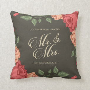 Elegant Floral Mr. & Mrs. Wedding   Kissen