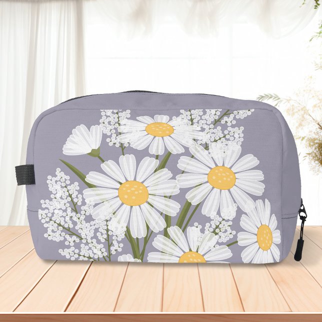 Elegant Floral White Daisies on Lavender Waschbeutel (Von Creator hochgeladen)