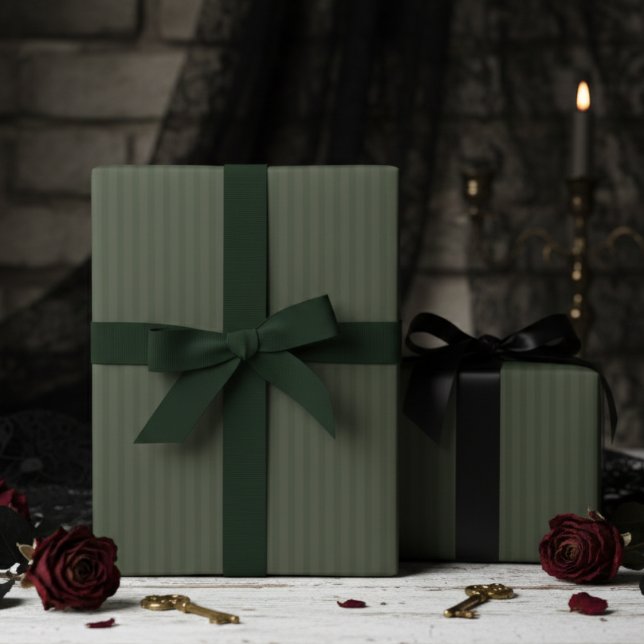 Elegant Forest Green Pinstripes Geschenkpapier (Simple Elegant Forest Green Wrapping Paper for Gothic Wedding or Birthday for Him. Green Pinstripes)