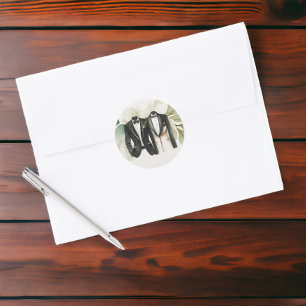 Elegant Gay Wedding Two Grooms in Anzügen Runder Aufkleber