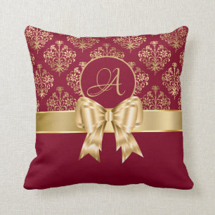 Elegant Gold Damask Monogram auf Burgundy Kissen