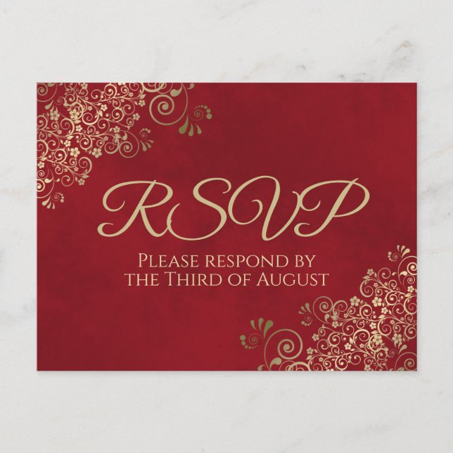 Elegant Gold Frills on Crimson Red Wedding RSVP Postkarte (Vorderseite)
