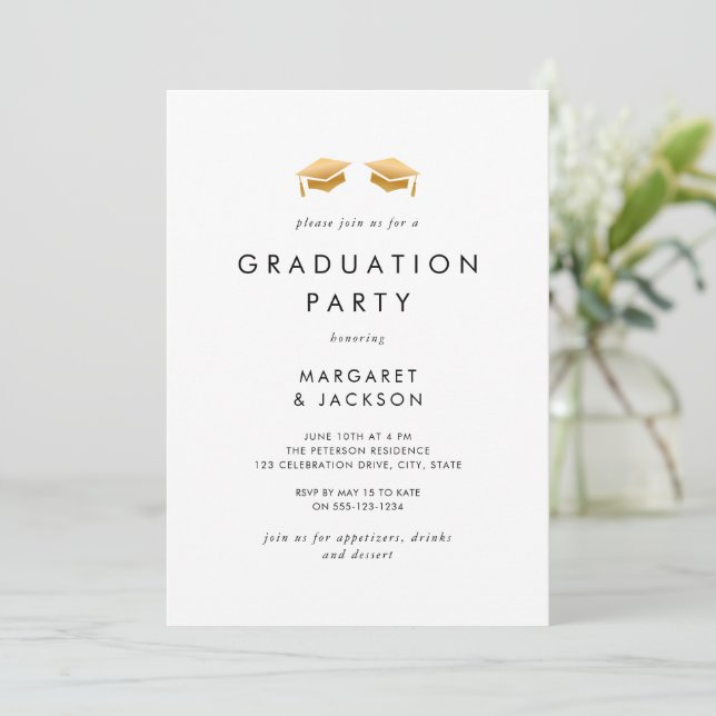 Elegant Gold Grad Cap Joint Graduation Party Einladung (Stehend Vorderseite)