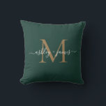 Elegant Gold Monogram Script Names Wedding Green Kissen<br><div class="desc">Chic mit Monogramm Sake Kissen mit Ihren Namen und Monogramm in weißer, eleganter Schrift Kalligraphie und goldmoderner Typografie auf dunkelgrünem Hintergrund. Fügen Sie einfach Ihre Namen und Monogramm hinzu. Exklusiv für Sie entworfen von Happy Dolphin Studio. Wenn Sie Hilfe oder passende Produkte benötigen, kontaktieren Sie uns bitte unter happydolphinstudio@outlook.com. Wir...</div>