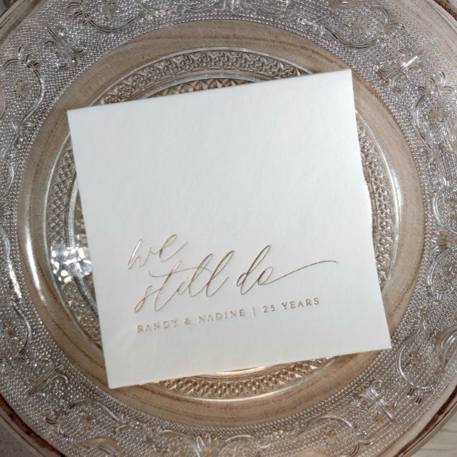 Elegant Gold We Still Do Wedding Anniversary Servietten Mit Folie (Elegant wedding anniversary napkins - modern romantic script - we still do - gold foil personalized)