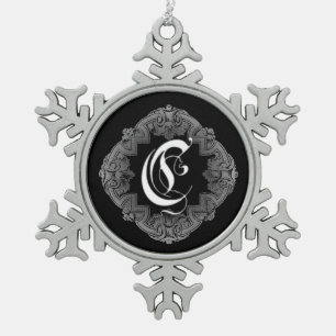 Elegant Goth Initial C Snowflake Schneeflocken Zinn-Ornament