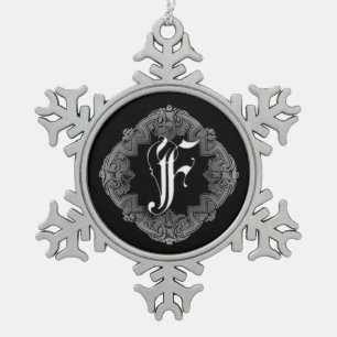 Elegant Goth Initial F. Snowflake Schneeflocken Zinn-Ornament