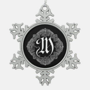 Elegant Goth Initial M Snowflake Schneeflocken Zinn-Ornament
