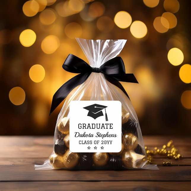 Elegant Grad Cap and Stars Graduate Class Year Quadratischer Aufkleber (Black and White Grad Cap "GRADUATE" Graduation Name and Class Year -- Use: Square Favor Sticker)