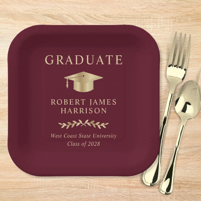 Elegant Grad Cap Burgundy Gold Graduation Party Pappteller (Von Creator hochgeladen)