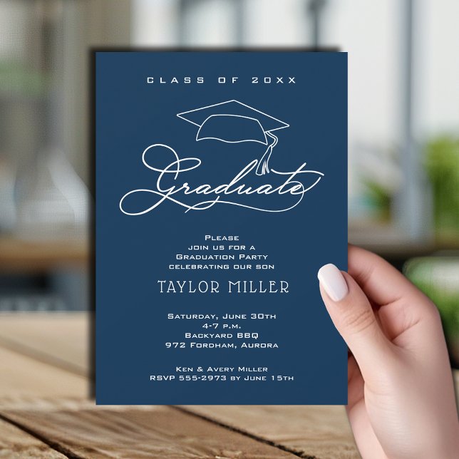 Elegant Grad Navy Blue Abschluss Einladung (Elegant White Script and Grad Hat Navy Blue Graduation Party Invitations)