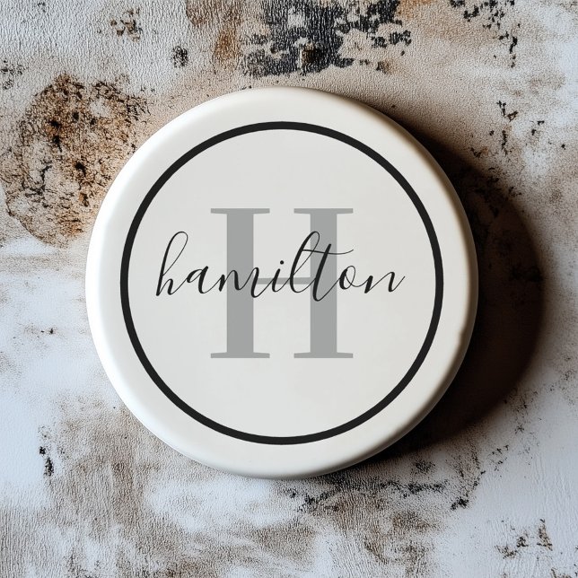 Elegant Gray Black Round Custom Monogram Initial Getränkeuntersetzer (Von Creator hochgeladen)