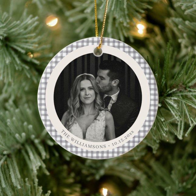 Elegant Gray Gingham Wedding Photo Holiday Couple Keramik Ornament (Baum)