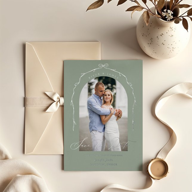 Elegant Green Hand Drawn Bow Ribbon Save the Date Folieneinladung (Elegant Green Hand Drawn Bow Ribbon Save The Date Foil Invitation)