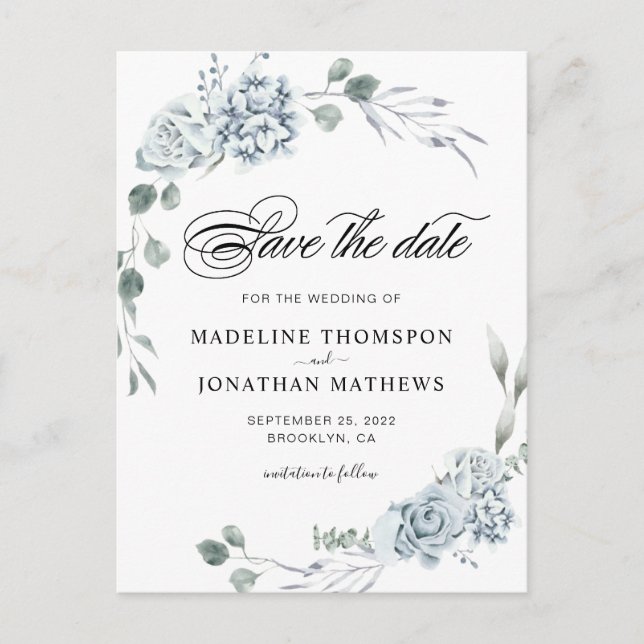 Elegant Greenery Dusty Blue Floral Save the Date Ankündigungspostkarte (Vorderseite)