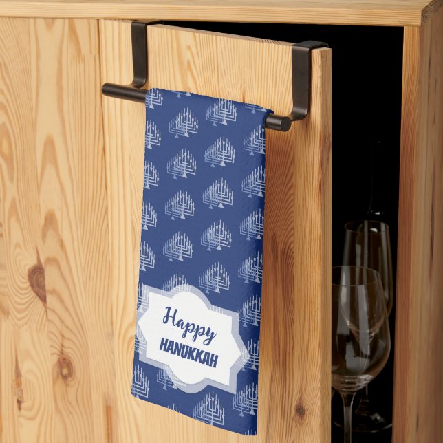 Elegant Happy Hanukkah Blue Menorah Muster Geschirrtuch (Drittel gefaltet)