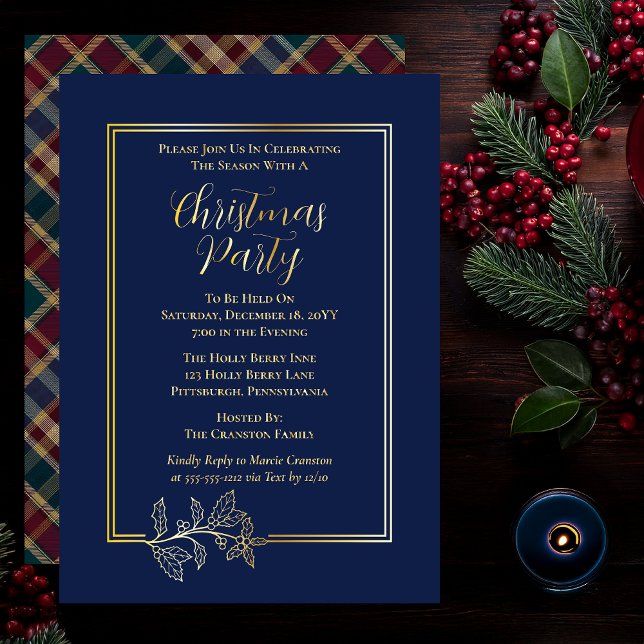 Elegant Holly | Berries Rich Kariertes Party Folieneinladung (Elegant Holly and Berries with Rich Plaid Christmas Party Foil Invitations - Dark Blue)