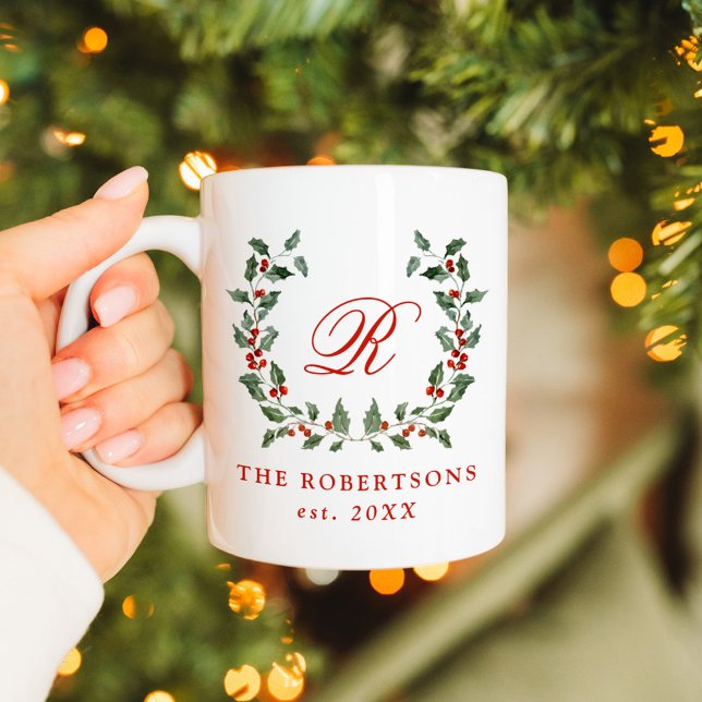 Elegant Holly Berry Wreath Monogram Personalisiert Kaffeetasse (Von Creator hochgeladen)