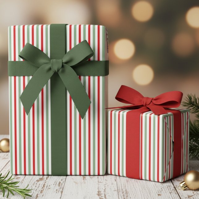 Elegant Hunter Green and Red Candy Cane Pinstripe Geschenkpapier (Elegant Festive Hunter Green & Red Striped Pattern Christmas Gift Wrap. Thin Green & Red Pinstripes)