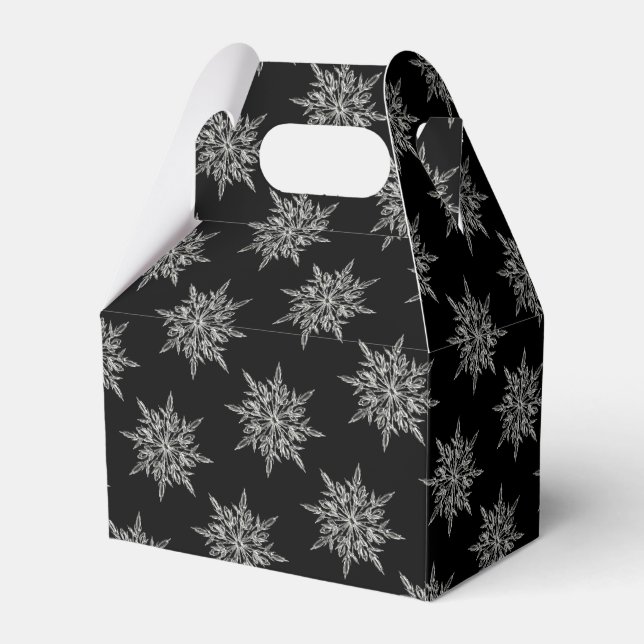 Elegant Ice Crystals Snowflakes Pattern on Black Geschenkschachtel (Vorderseite)